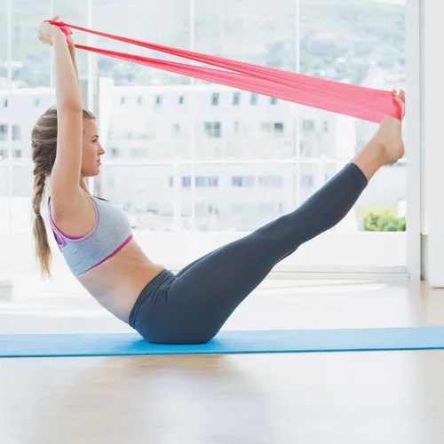 Vista 5 de Juego de 21 anillos circulares de pilates para mujer, incluye pelota de yoga de 9.8 pulgadas, bandas de correa, calcetines antideslizantes, bolsas