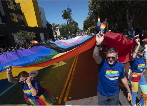Vista 6 de Homissor Bandera del orgullo de 10 x 15 pulgadas, banderas gay para exteriores, gran arco iris, LGBT, comunidad lesbiana, transgénero, bandera