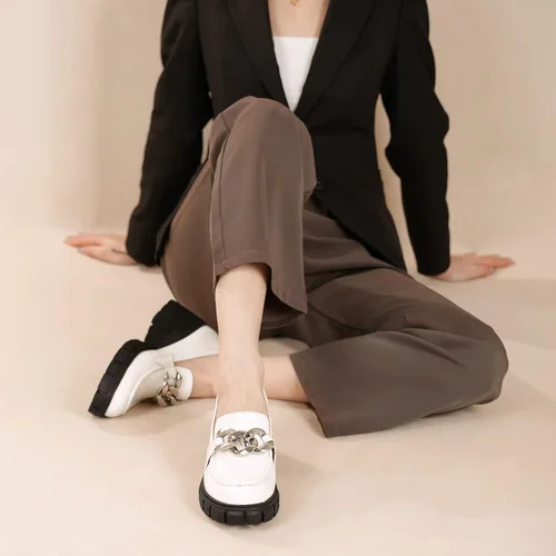 Vista 6 de HeneiKecci Chunky Loafer Women Lug Sole Penny Loafer for Women Platform Comfortable Shoes with Metal Chain Women Work Shoes