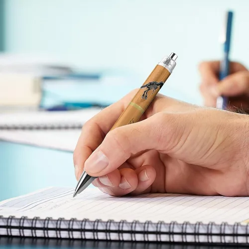 Vista 5 de Bolígrafos de dinosaurio personalizados con punta de lápiz capacitivo, bolígrafos grabados personalizados con nombre y logotipo de texto de masaje
