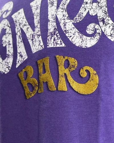 Vista 2 de Ripple Junction Willy Wonka - Camiseta de manga corta para hombre, edición especial, con detalles gráficos metálicos dorados, con licencia