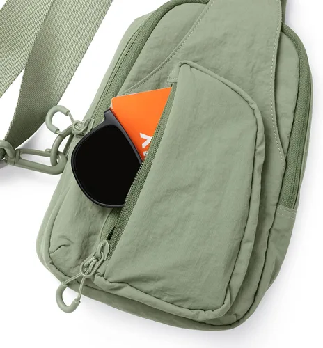 Vista 4 de ODODOS Bolso bandolera diario con correas ajustables, bolso cruzado en el pecho, mochila pequeña ligera para viajes casuales y senderismo