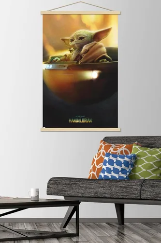 Vista 2 de Trends International Star Wars: The Mandalorian Season 3 - Póster de pared Grogu in Pod de 22.375 x 34 pulgadas, paquete de impresión premium