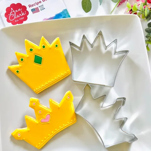 Vista 3 de Ann Clark Princess Tiara and Crown - Juego de 2 cortadores de galletas hechos en Estados Unidos