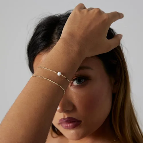 Vista 3 de ASCOMY Delicadas pulseras de perlas para mujer, chapadas en oro de 14 quilates, hechas a mano, pulsera de perlas con clip, joyería de regalo
