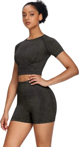 Vista 2 de Sytiz Conjunto de 2 piezas de yoga sin costuras para mujer, pantalones cortos de gimnasio y camiseta corta de manga corta