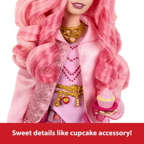 Vista 3 de Mattel Disney Descendants: The Rise of Red Fashion Doll & Accessory, Bridget, Young Queen of Hearts con ropa inspirada en la película y cupcake