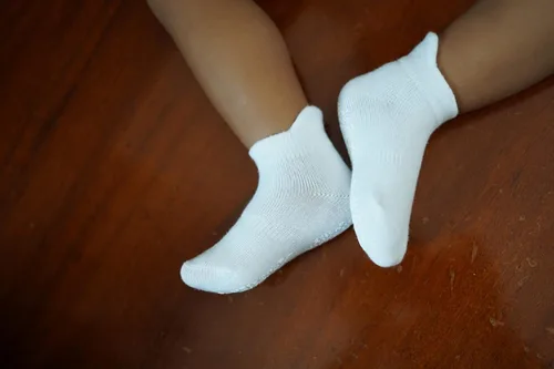 Vista 5 de RATIVE Calcetines antideslizantes con puños para bebés, niños y niñas