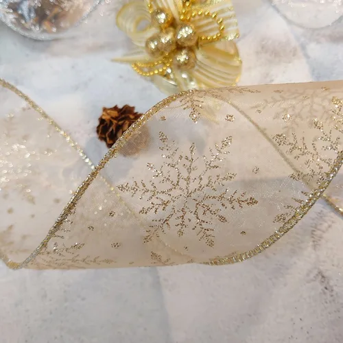 Vista 2 de Cinta con alambre de organza con copos de nieve dorados de champán para decoración navideña del hogar, lazo para la parte superior del árbol
