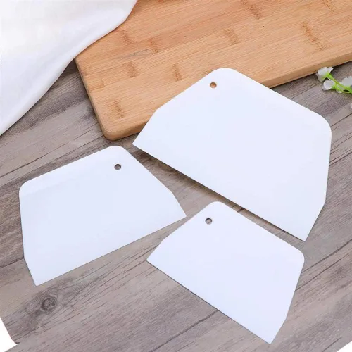 Vista 3 de Luckycivia - Raspador trapezoidal de plástico de 3 piezas, herramienta de cocina multifunción para masa de pizza, pasteles, pasteles (blanco)