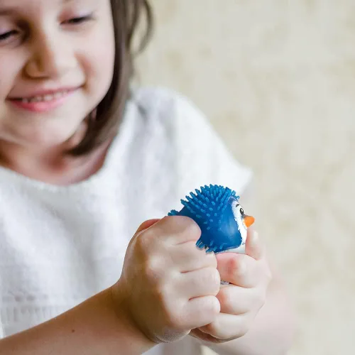 Vista 5 de ArtCreativity Pingüinos inflados, juego de 12, juguetes antiestrés para niños con picos de goma suave, juguetes para aliviar el estrés en varios