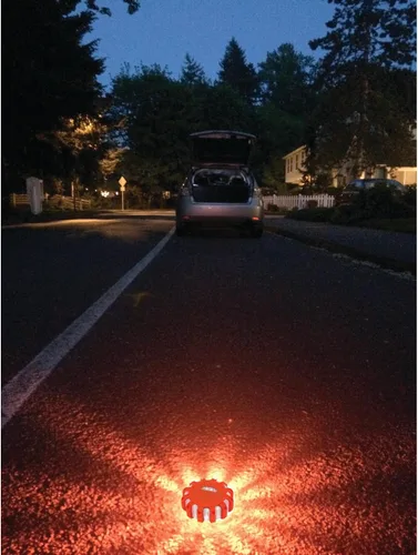 Vista 2 de Luz LED de emergencia Performance Tool W2368.