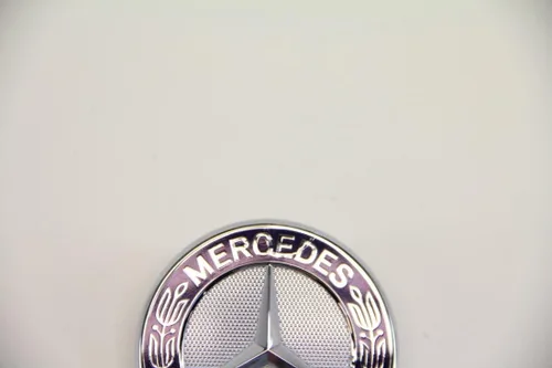 Vista 2 de MERCEDES-BENZ 2188170116 EMBLEMA OEM ORIGINAL