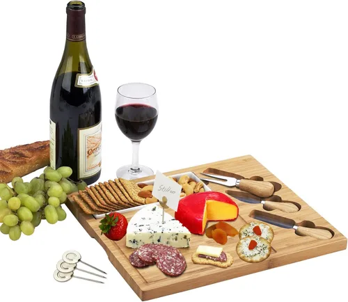 Vista 2 de Tabla de cortar de bambú grabada personalizada para queso y embutidos con plato de cerámica, juego de cuchillos y marcadores de queso, diseñada