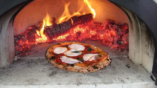Vista 5 de Chicago Brick Oven Horno de pizza al aire libre de leña, horno de encimera CBO-500 con campana de vena de cobre