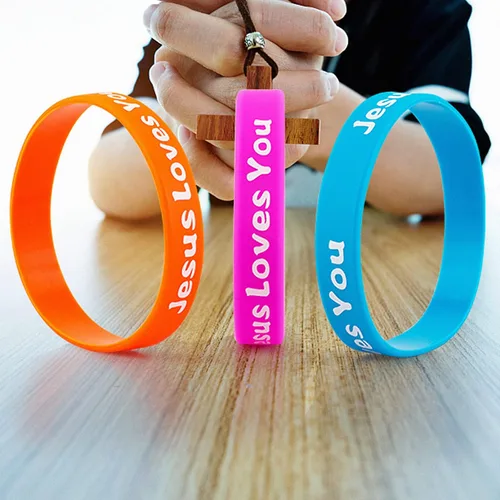 Vista 4 de Jesus Loves You - Pulseras de goma coloridas de silicona cristiana para hombres y mujeres, regalos de fiesta, pulsera inspiradora para adultos