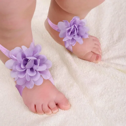 Vista 4 de Eforcase 12 pares de sandalias descalzas para bebé y niña, sandalias descalzas de flores para bebés recién nacidos, niñas pequeñas