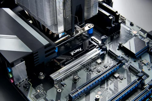 Vista 6 de Kingston FURY Renegade G5 1024GB NVMe SSD PCIe 5.0 M.2 2280 Hasta 14,8000MB/s SFYR2S/1T0