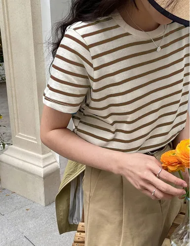 Vista 4 de PEHMEA Camiseta de manga corta con estampado de rayas para mujer, cuello redondo, camisetas básicas de verano para mujer