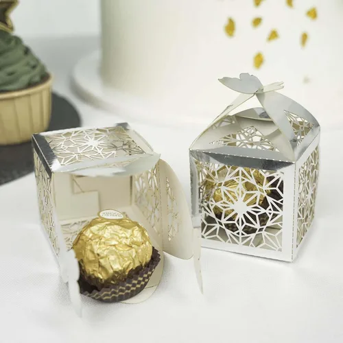 Vista 7 de Efavormart - 25 cajas de dulces con estampado de encaje con estampado de mariposa plateada, elegantes cajas de regalo con forma de mariposa