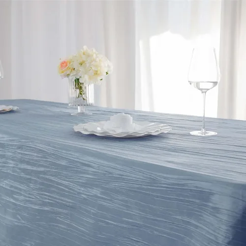 Vista 2 de Tableclothsfactory Mantel rectangular de tafetán arrugado de acordeón azul polvoriento, de 60 x 102 pulgadas, perfecto para ceremonias de boda