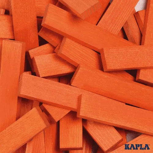 Vista 4 de KAPLA 40 cuadrados naranja – Juego de construcción de madera – 40 tablones de construcción de color naranja – para mayores de 3 años