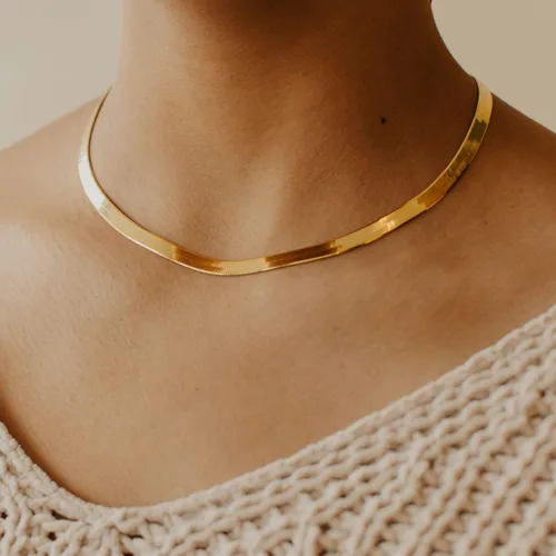 Vista 2 de DEARMAY - Collares de oro bañado de 14 quilates para mujer, delicado collar de gargantilla de espiga de oro, collar de serpiente en capas finas