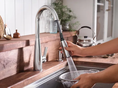 Vista 11 de Moen Haelyn - Grifo de cocina monocontrol con rociador extraíble cromado con potencia para una limpieza más rápida, dispensador de jabón incluido