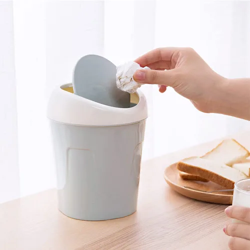 Vista 5 de SITAKE 2 cubos de basura de plástico con 120 bolsas de basura, pequeño cubo de basura de escritorio con tapa abatible para el hogar, oficina
