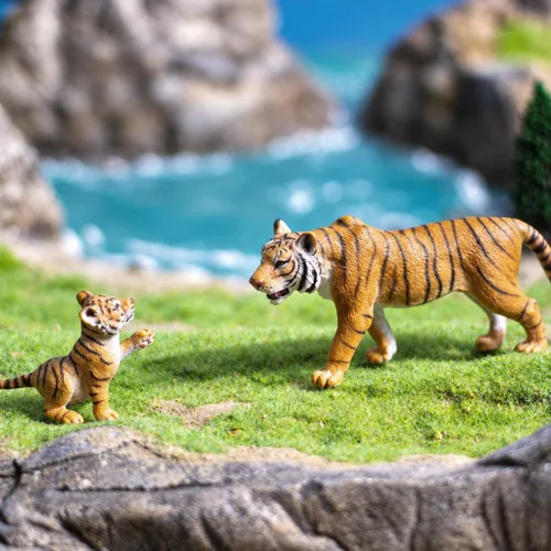 Vista 7 de Gemini&Genius Juego de figuras de la familia de Tigres, animales salvajes Marrón