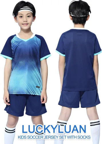 Vista 2 de LUCKYLUAN Conjunto de camiseta de fútbol para niños con calcetines para niños y niñas, uniforme deportivo