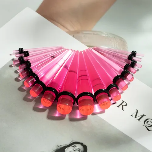 Vista 4 de Juego de 50 dilatadores de oreja, túneles de silicona, dilatadores acrílicos y tapones de calibre 14G-00G, expansores de ojal para mujeres