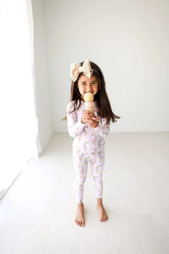 Vista 2 de Posh Peanut Conjunto de pijama - Pijama de dos piezas para niñas - Ropa de dormir para niñas pequeñas - Bambú de viscosa suave - Fácil cuidado