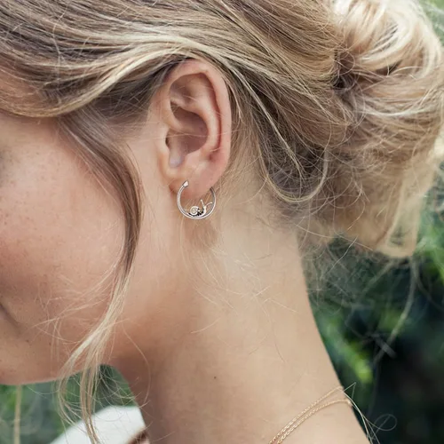 Vista 2 de LINGBG JEWELRY Aretes de aro para mujer, plata de ley 925, símbolo de loto, ballena, ballena, media luna, chakra, caracol, mariposa, cráneo, búho
