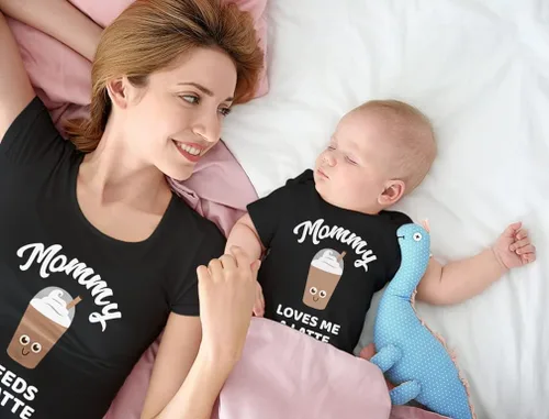 Vista 3 de Mommy and Me Camisas Regalos para Mamá Divertidos Latte Mamá y Bebé Trajes a juego Coffee