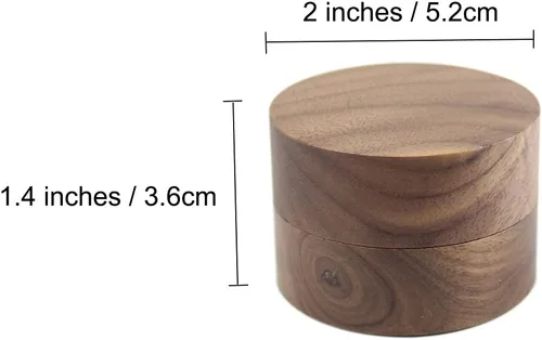 Vista 6 de Caja de anillo de compromiso pequeña de madera de nogal rústico, mini caja redonda de madera maciza para almacenamiento de anillos de boda