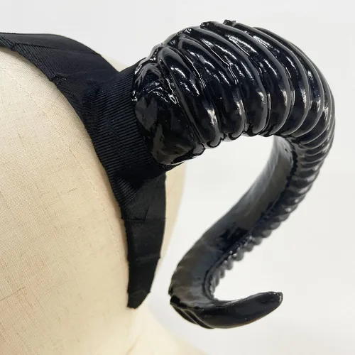 Vista 6 de YuDanae Black Antlers Sheep Horn Gothic Steampunk Devil Demon Horns Headband for Halloween Costume Photo Props