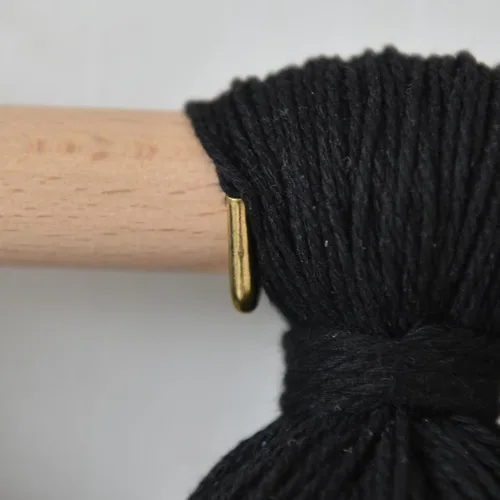 Vista 6 de Jakalin Macramé para colgar en la pared, arte de pared de fibra con borlas Negro