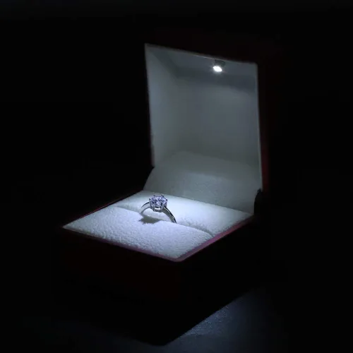 Vista 4 de Betued LED light ring box, ring box with LED light, fine workmanship in mini size jewelry display gift box for marriage proposal engagement(Red on