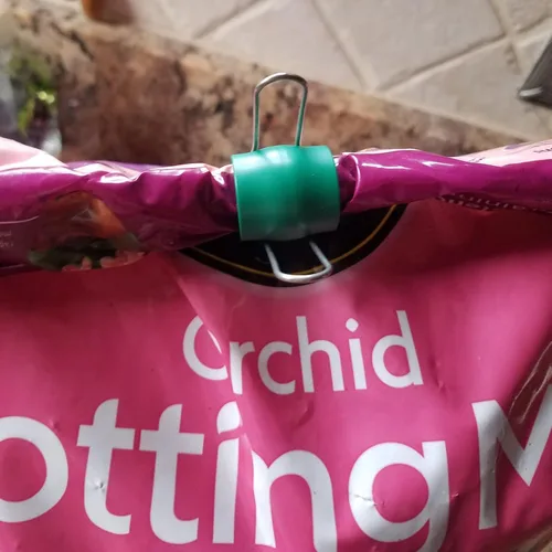 Vista 5 de Clips reutilizables para jardín y cables – Soportes de abrazadera para interiores y exteriores para plantas, cables, cables, tiras de luces