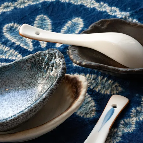 Vista 9 de Soporte de cuchara de cerámica para estufa, 3 piezas de bandeja de salsa de esmalte estable en forma de concha, plato de frutas, soporte de cuchara
