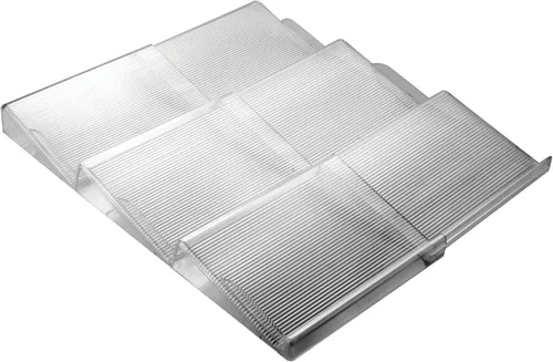 Vista 12 de mDesign - Estante de especias de plástico ajustable y expandible, organizador de cajón para gabinetes de cocina, 3 niveles inclinados para ajo, sal