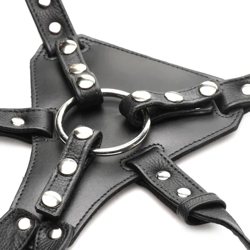 Vista 2 de Arnés con correa de cuero STRICT con 3 anillos graduados para uso con consoladores pequeños, medianos y grandes. Arnés sexual para mujeres