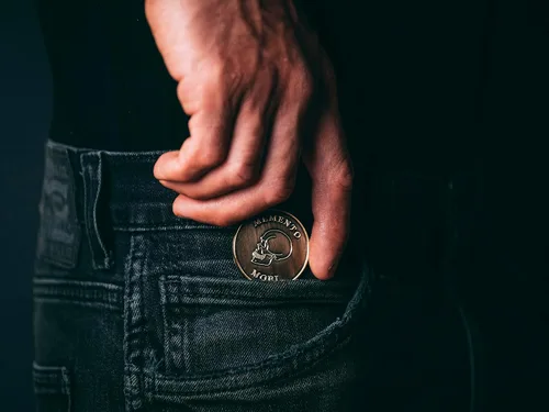 Vista 3 de STOIC STORE UK Memento Mori Coin Stoic, Momento Mori Coin – Moneda estoica de doble cara de 1.496 in – Monedas inspiradoras diarias para regalos