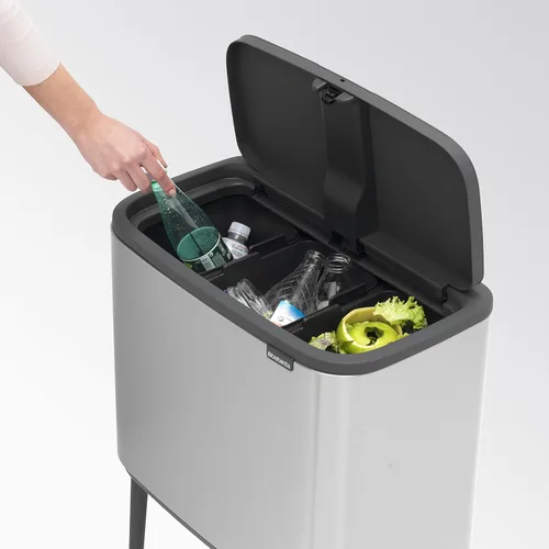 Vista 8 de Brabantia Bo Touch Top - Bote de basura de cocina con tres compartimentos y patas elevadas, acero mate FPP Cubos interiores de 3 x 3 galones