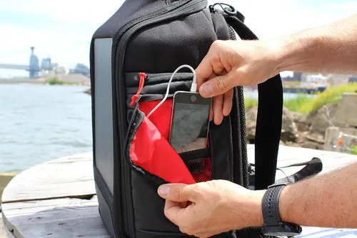 Vista 5 de Voltaic Systems OffGrid - Cargador solar para mochila con batería V50, 10 W, alimenta teléfonos, tabletas, dispositivos USB y más