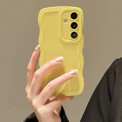 Vista 13 de UEEBAI Funda de silicona con marco ondulado para Samsung Galaxy A13 5G, lindo marco ondulado, ajuste delgado, a prueba de golpes, funda suave y Negro