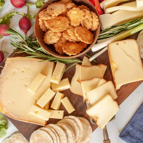 Vista 2 de muestra de alimentos igourmet lleno de especialidades internacionales - picnic perfecto - incluye una variedad de quesos gourmet mundial frijoles