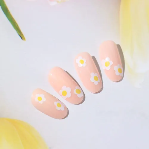 Vista 4 de 24 uñas postizas cortas de color nude a presión, lindas uñas postizas de almendra, uñas acrílicas con margaritas, uñas postizas de cobertura