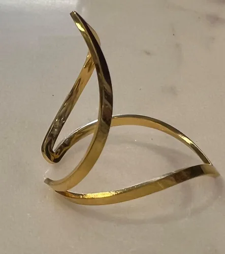 Vista 4 de Diseño original chapado en oro de 18 quilates joyería de acero inoxidable nuevo en anillo abierto de color dorado cónico geométrico para mujeres